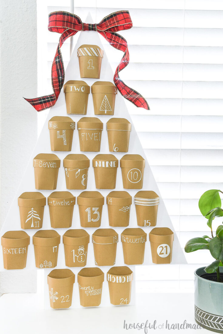 Reusable Christmas Advent Calendar {7 Days of Paper Christmas Decor