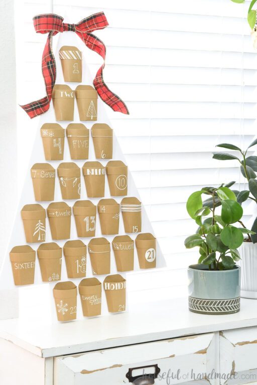 Reusable Christmas Advent Calendar {7 Days of Paper Christmas Decor ...