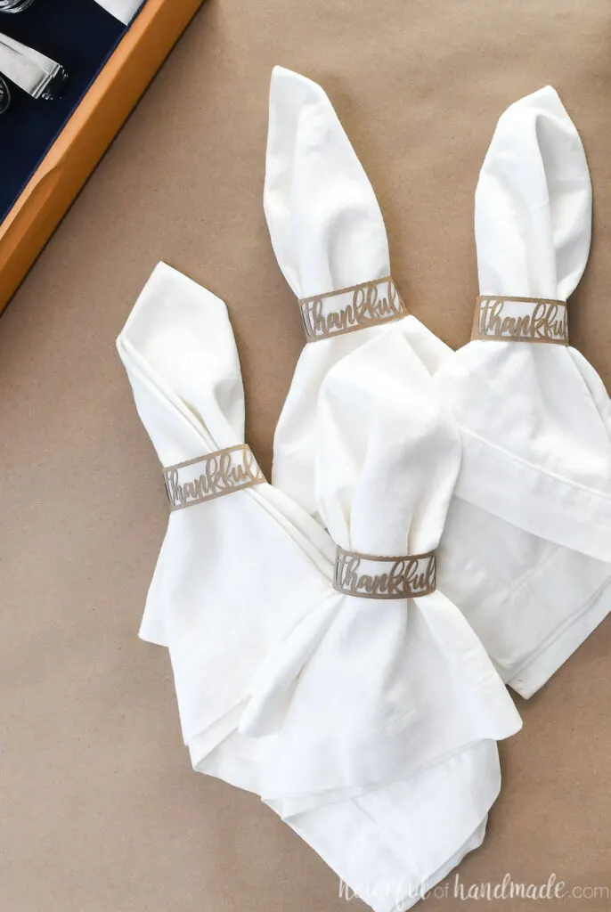4 diy thankful paper napkin rings with white napkins