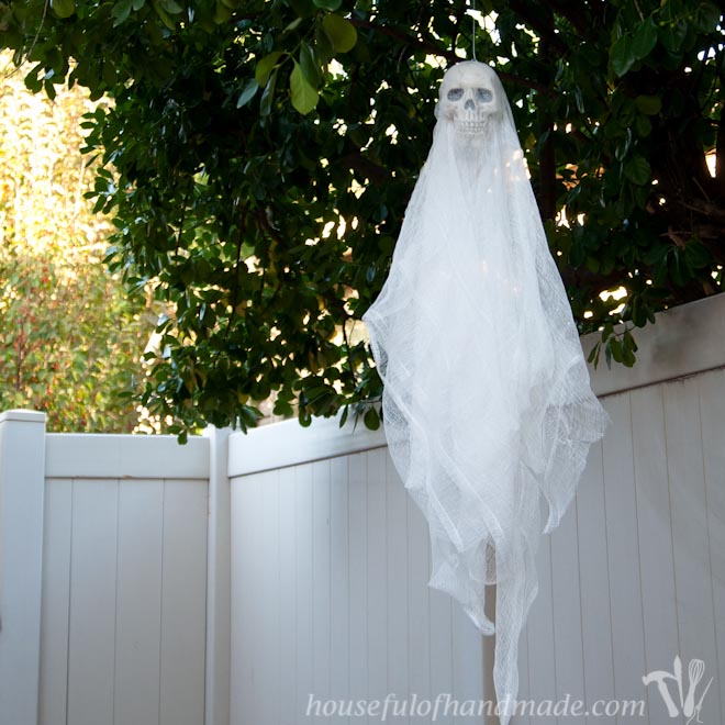 Easy $3 Spooky Skull Ghosts DIY • Crafting my Home