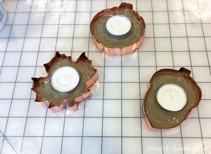 Tea lights are perfect for decorating. I love these easy to make copper tea light holders. 