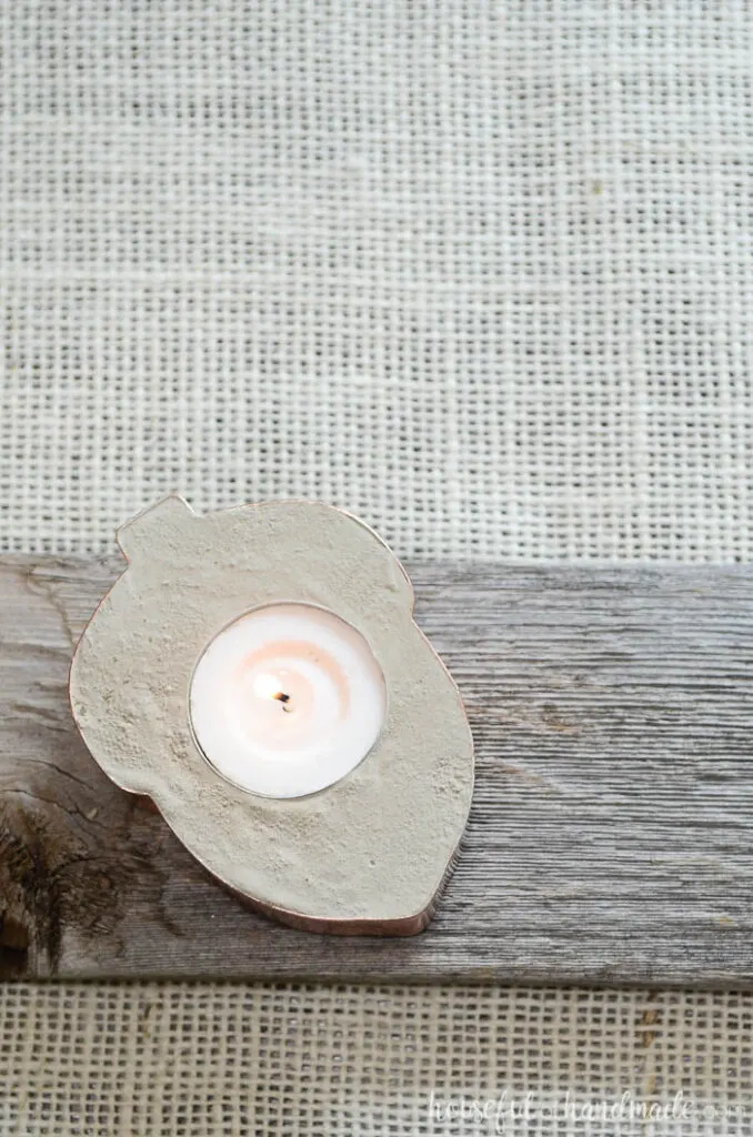 These concrete candle holders are so beautiful. Made out of cookie cutters and tea lights