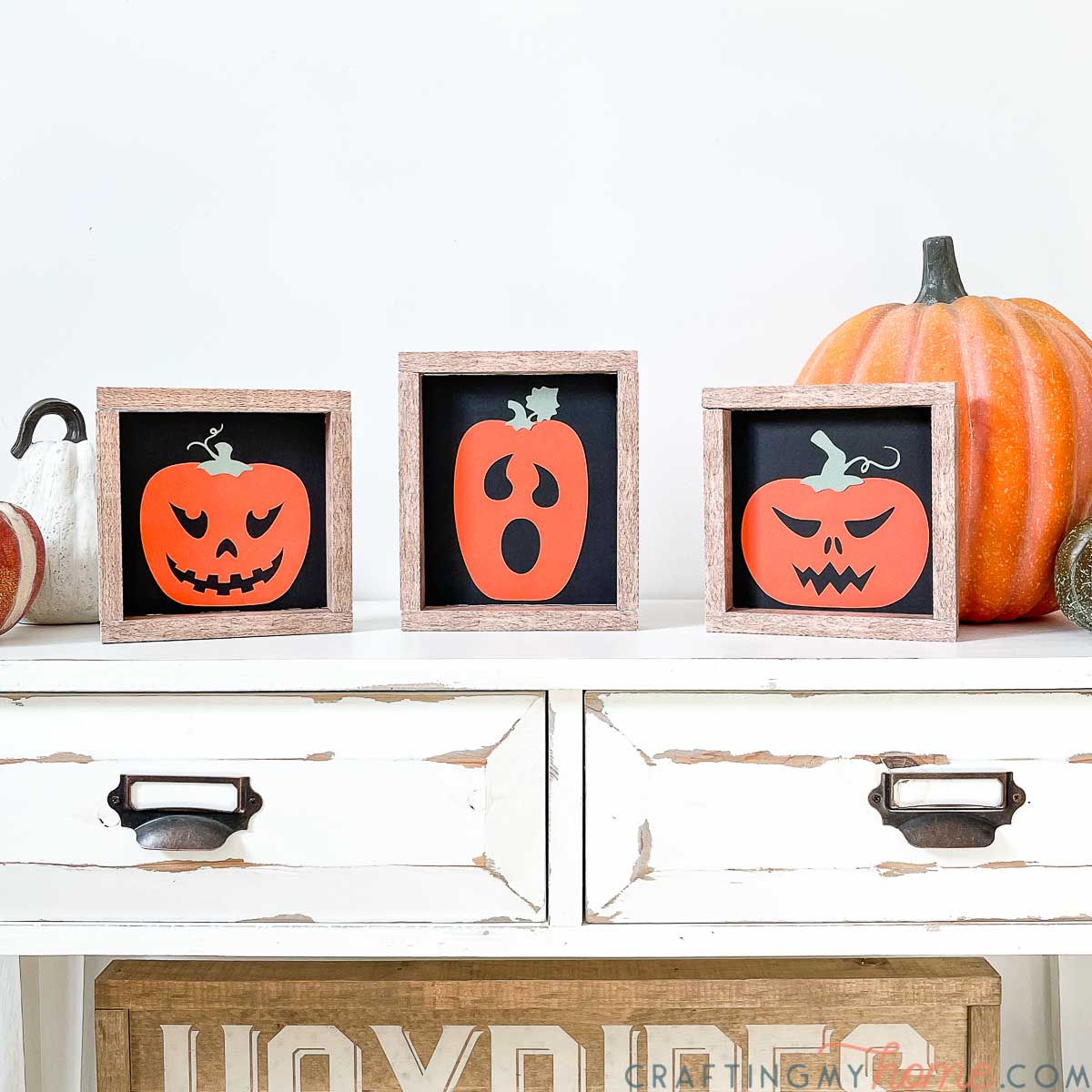 https://craftingmyhome.com/wp-content/uploads/2021/10/simple-halloween-signs-craft-7.jpg