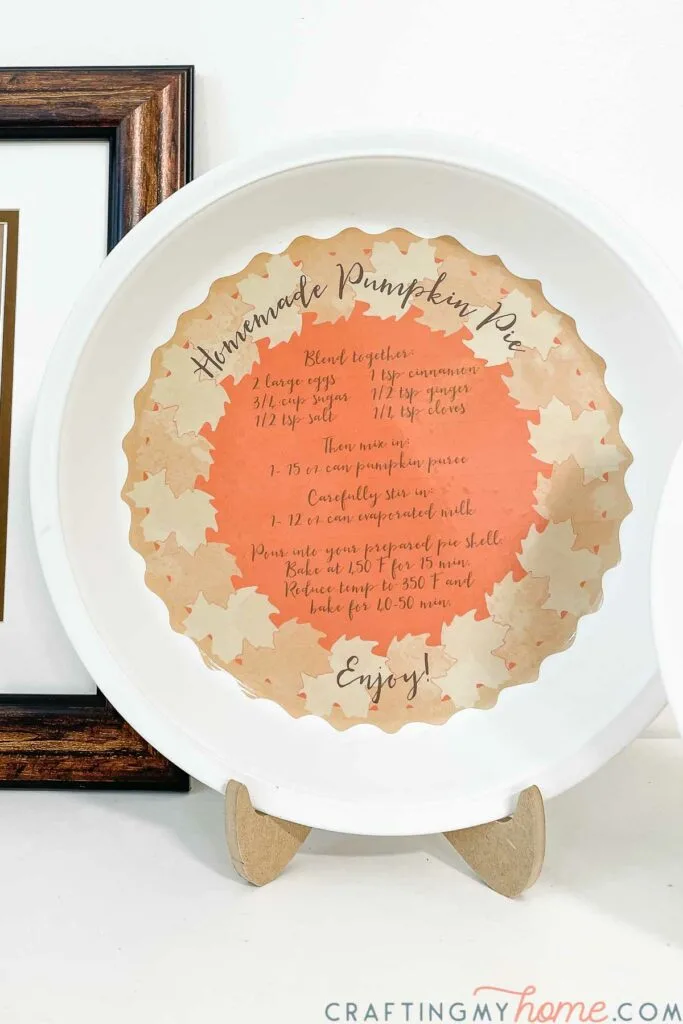 Close up of the pumpkin pie design on the decorative pie plate craft. 