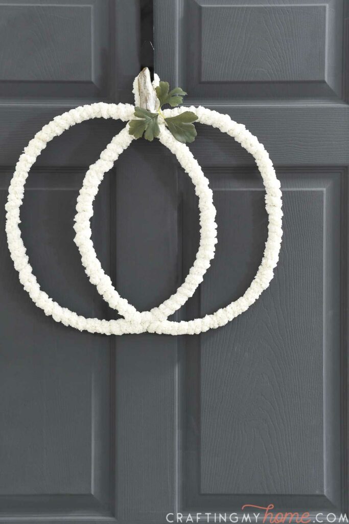 Easy to make wire pumpkin wreath covered in chunky yarn. 